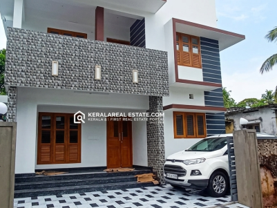 WELL-MAINTAINED 4+ BHK HOUSE FOR SALE AT EDAKOCHI, ERNAKULAM