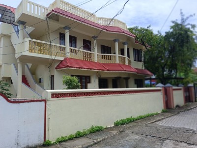 Luxury House for Sale in Konthuruthy, Thevara, Ernakulam 