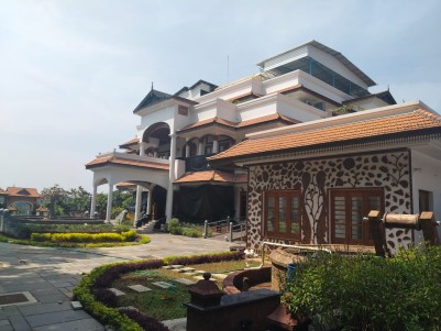 Luxury Traditional Nalukettu for Sale in Thrissur